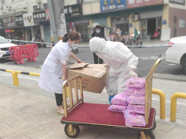 疫情隔离不隔爱 暖心服务展关怀