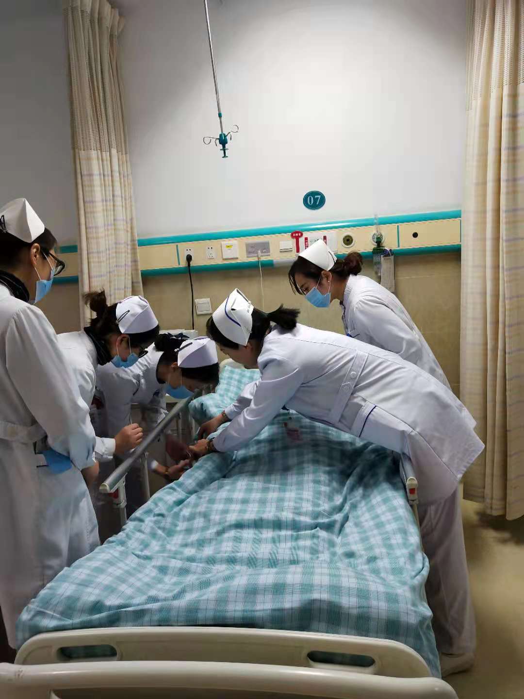 坚守为民初心 彰显党员本色