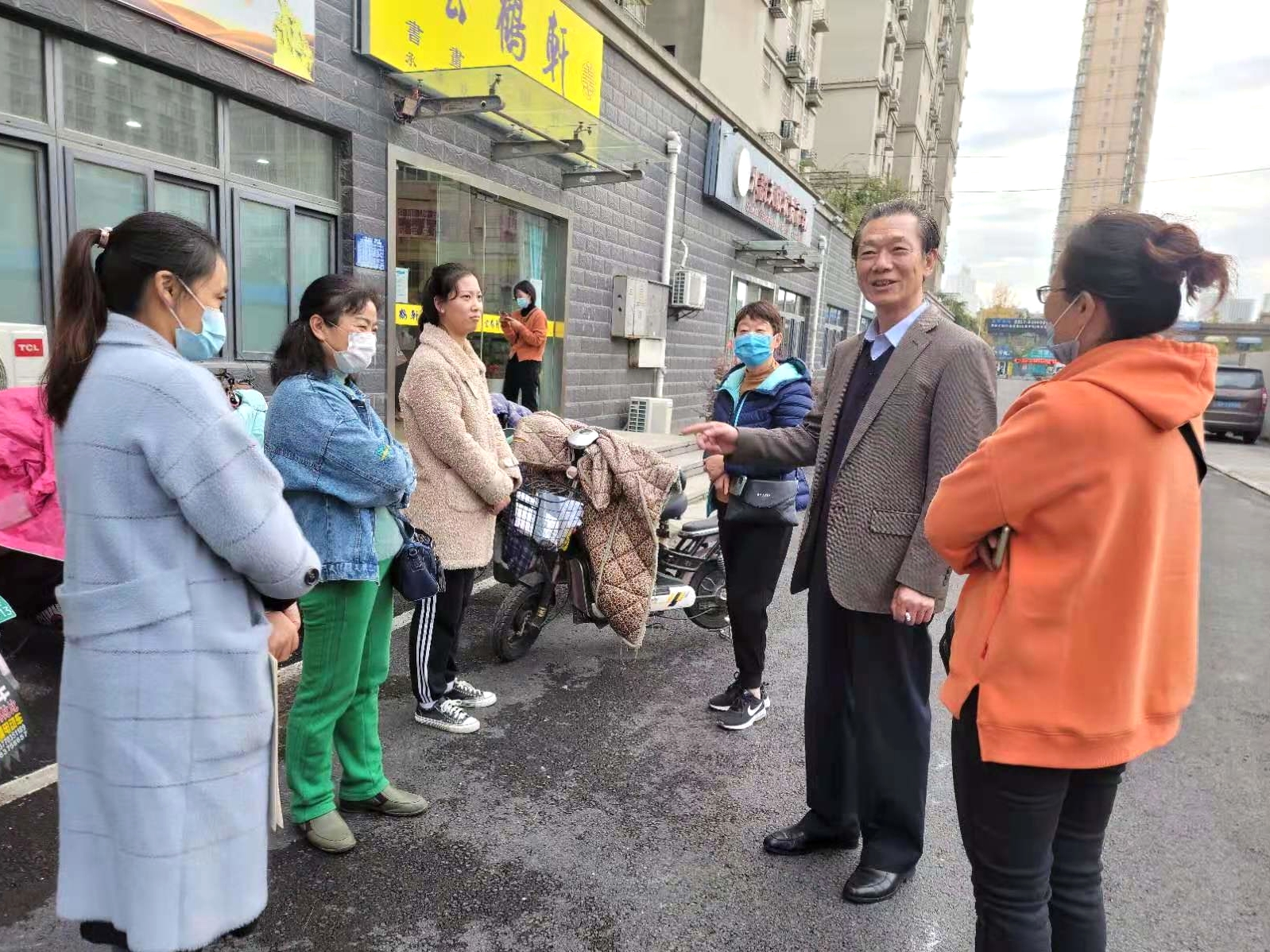 淮安:“云鹤轩书画”广泛征求社会意见 提高自己