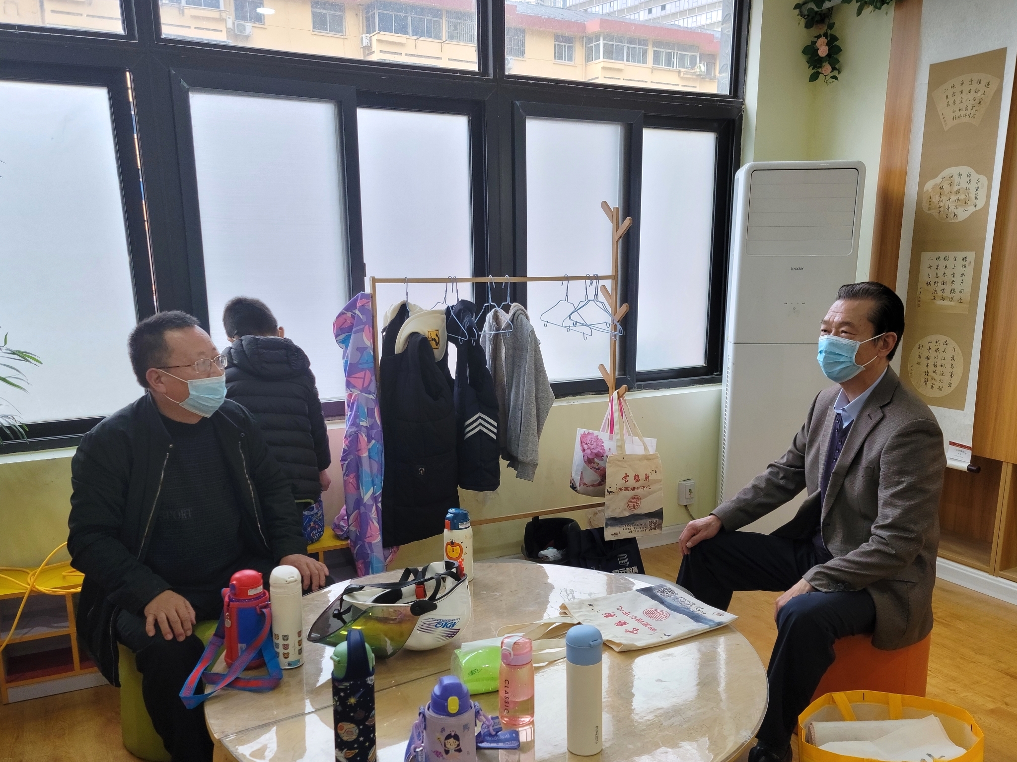 淮安:“云鹤轩书画”广泛征求社会意见 提高自己