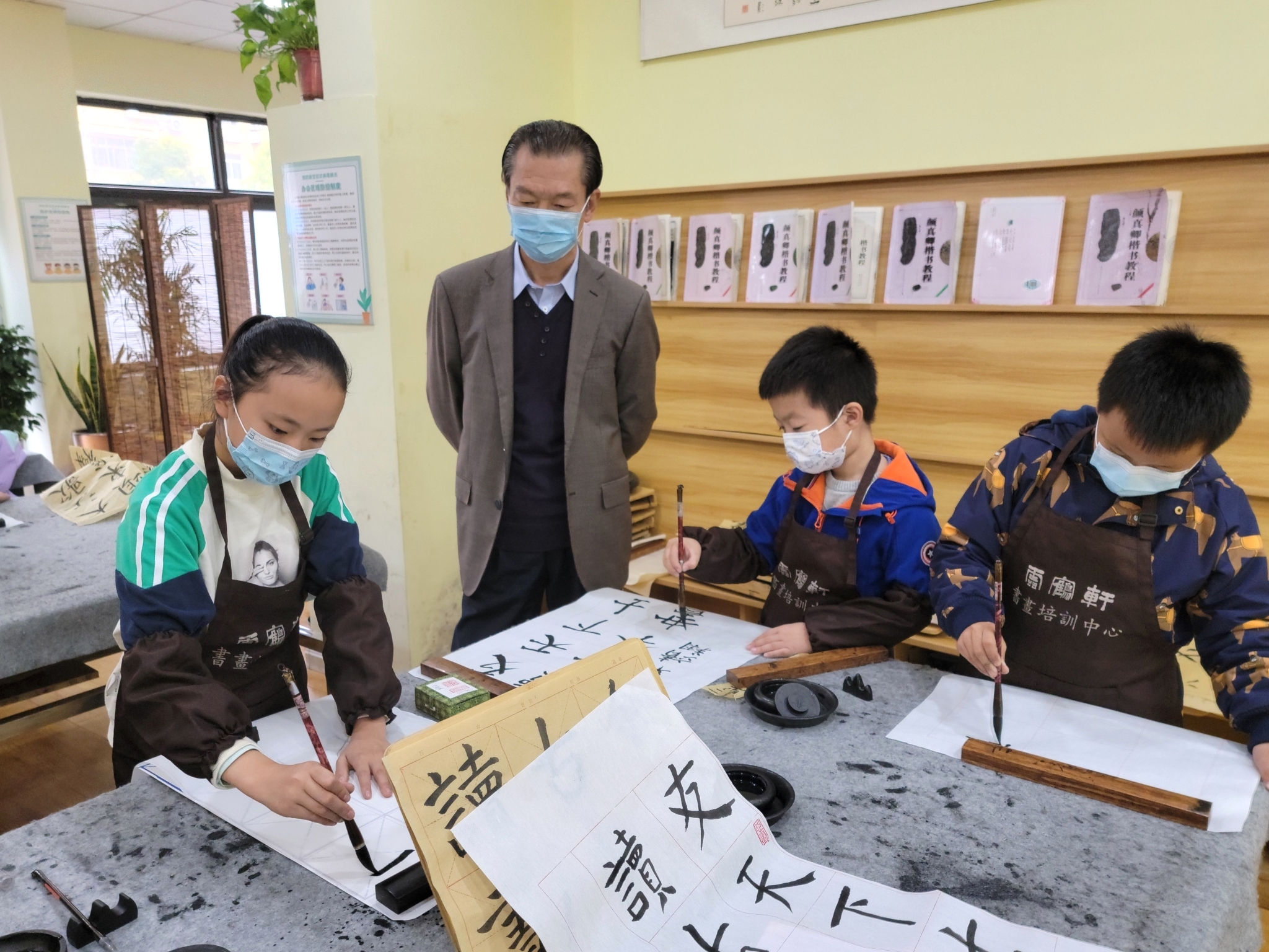 淮安:“云鹤轩书画”广泛征求社会意见 提高自己