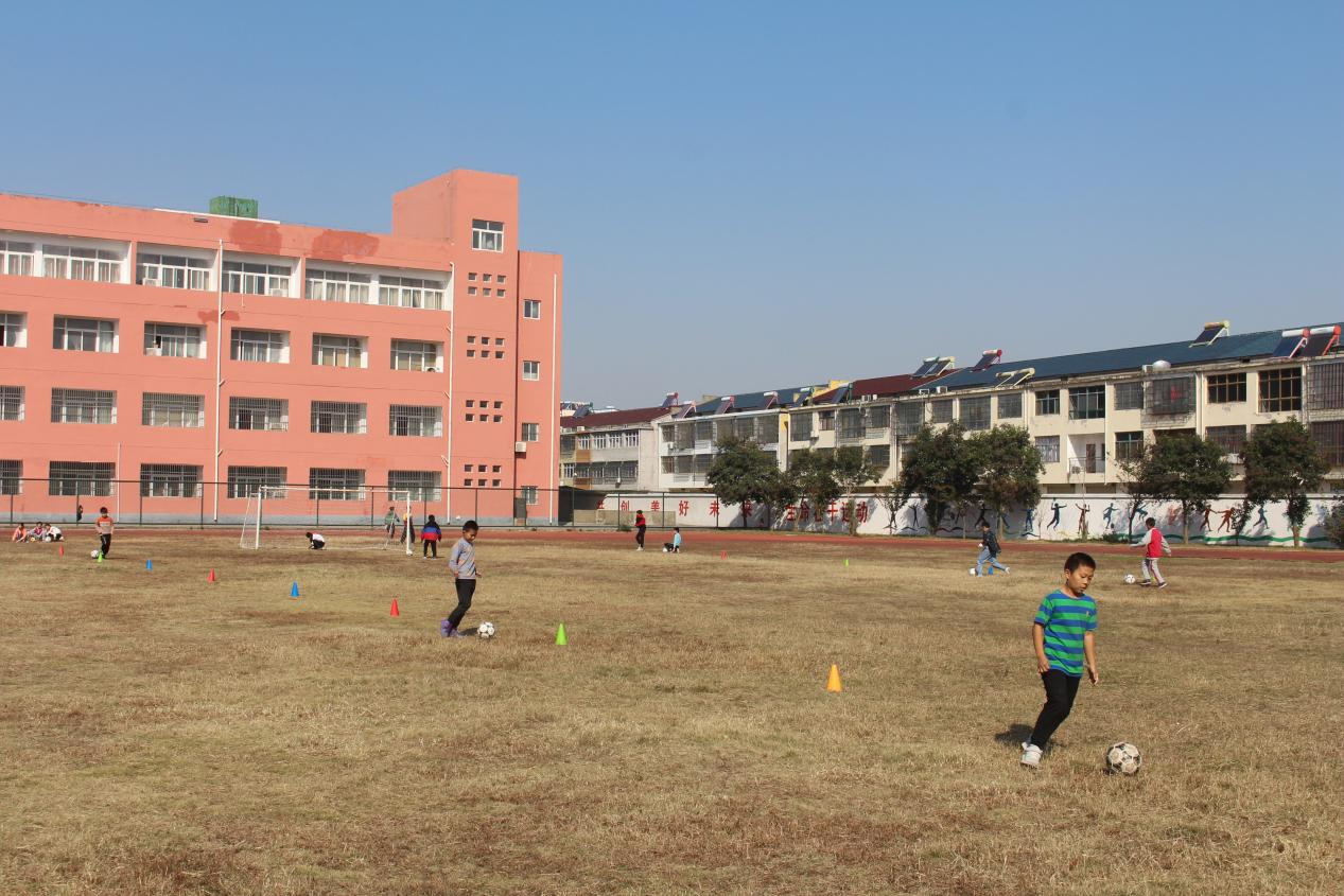 盱眙县鲍集中心小学“多彩延时”助力学生健康成长
