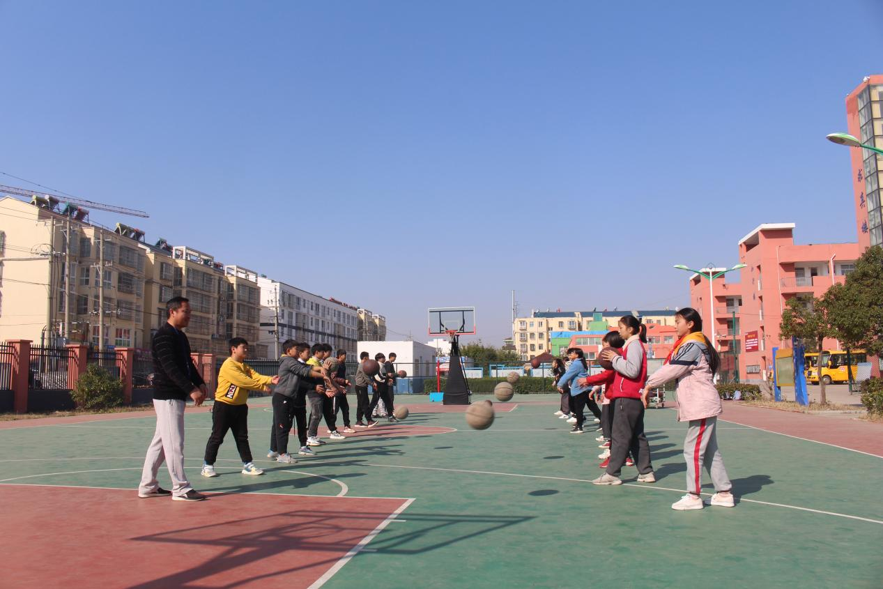 盱眙县鲍集中心小学“多彩延时”助力学生健康成长