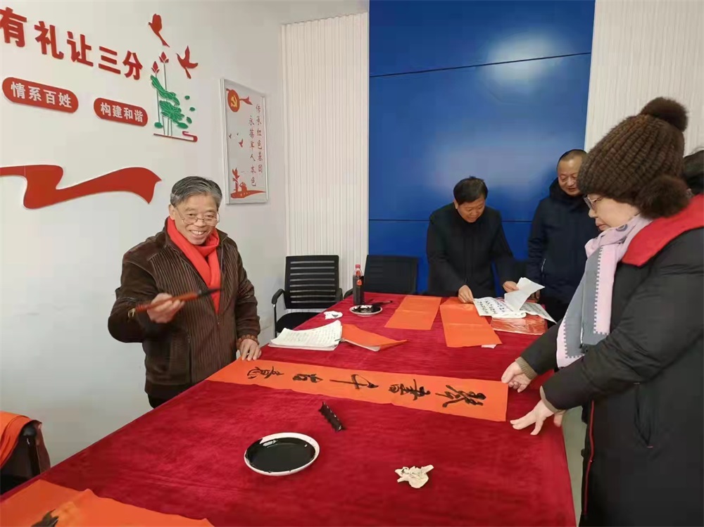 春节前夕,淮安书画家为市民送祝福