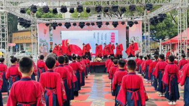 �ض��Ļ������㿪���񡷽�������㳡��ͳ�Ļ�����ʢ��Բ������